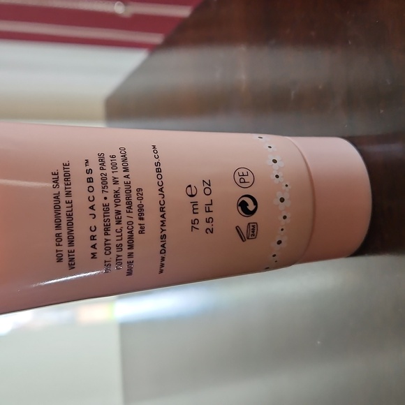 Marc Jacobs Daisy Eau So Fresh Pink Body Lotion - Picture 2 of 2